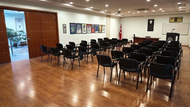 Büyük Salon, altmış kişilik oturma planı