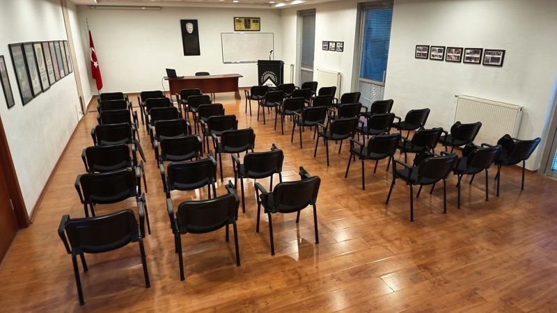 Büyük Salon, arka sıralardan görünüm